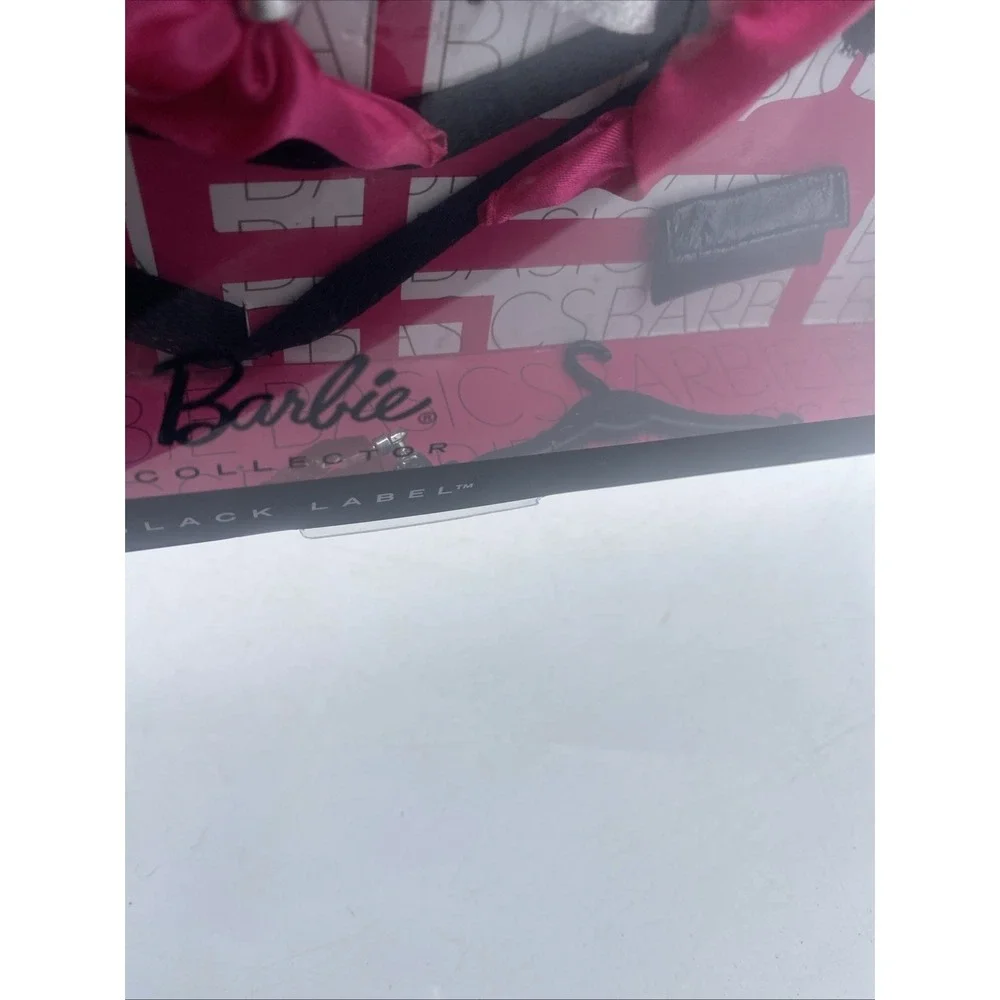 BARBIE BASICS  Accessory Pack- Look No. 01 Collection 001.5- T2359 NIB
